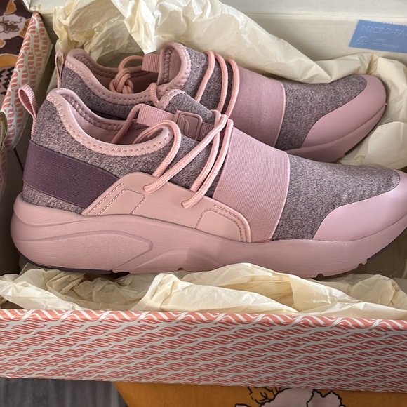 Fabletics Zumba studio sneaker size 7.5 - Picture 3 of 4